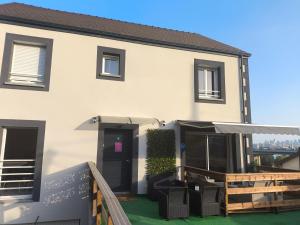 a house with a green lawn in front of it at Notre Dame d'Orgemont - Marron 6 in Argenteuil