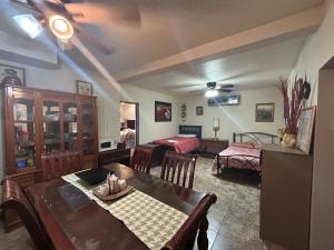 a living room with a dining table and a bedroom at Casa Villafontana in Mexicali