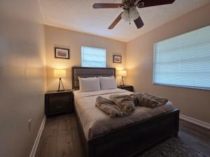 a bed in a bedroom with a ceiling fan at White Door House! in Winter Haven