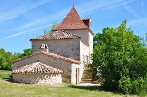 an old building with a steeple on top of it at Gîte dans maison Quercynoise in Vaylats