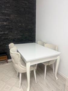 a white table and chairs in a room at Modern Flat Near Bucharest in residence in Dobroeşti