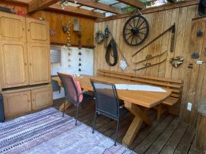 a dining room with a wooden table and chairs at Gartenblick in Bad Elster