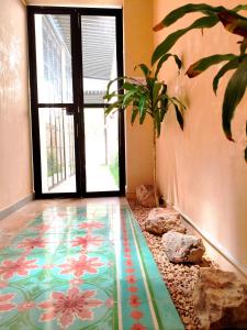 a room with a tile floor with a potted plant at Villa Lara Palacios, tu oasis en Mérida in Mérida