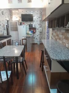 a kitchen with a table and a counter top at Esteira in Iguape