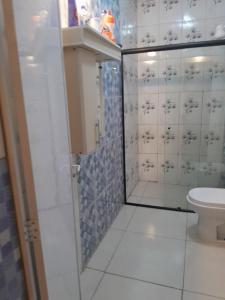 a bathroom with a shower and a toilet at Esteira in Iguape