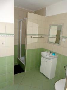 A bathroom at Penzión Gardoš