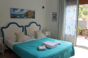 a bedroom with a blue and white bed with towels on it at Dreaming Rooms in Riomaggiore