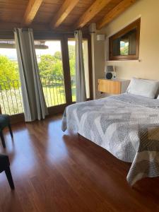 a bedroom with a bed and a large window at Da Nenna Bilocale indipendente in Pescantina