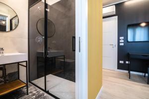 a bathroom with a shower and a sink at Casa Di Luca in Chioggia +13 photos