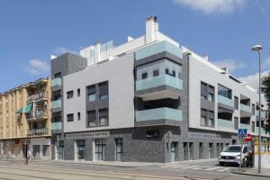 a building on the corner of a street at Apartamentos Nevada Metro con PARKING GRATIS in Maracena