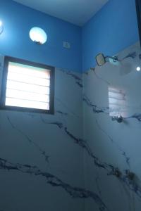 a bathroom with a marble shower with a window at Yardlin Hotel in Perunkalattu +17 photos