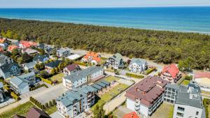 an aerial view of a town next to the ocean at Domki Anchor II - 200m od Morza, Klimatyzacja, Plac Zabaw, Parking in Karwia