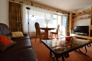 a living room with a couch and a table at Gentiana C7 in Arosa