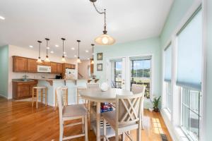 a kitchen and dining room with a table and chairs at Fairway Stay in Greenbackville +35 photos