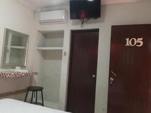 TV a/nebo společenská místnost v ubytování Hotel Paraiso Express
