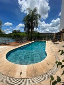 a swimming pool on top of a building at Hotel Beira Rio in Piraju