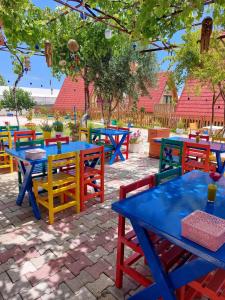 a group of tables and chairs in a patio at denizkızı bungalow in Zumrutkaya