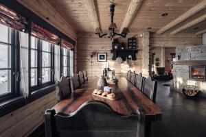 a dining room with a wooden table and chairs at Utsikten in Vågsli