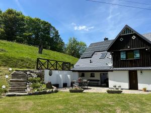 a house with solar panels on the roof at Dom Podgórze 23 in Duszniki Zdrój