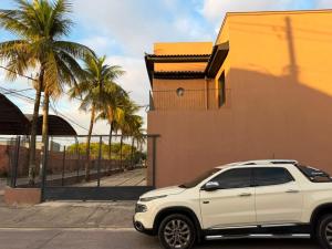 a white truck parked in front of a building at Hotel Betel 3 pontes in Itaboraí