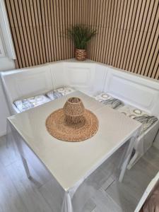 a straw hat sitting on a white table at Chalet de la Source in Casanova