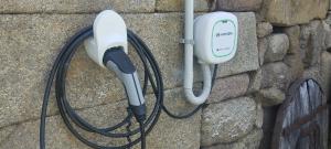 a phone plugged into a wall next to a cord at Reitoral de Chandrexa in Parada del Sil