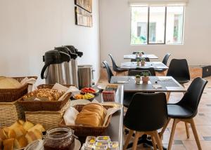 a room with tables and baskets of bread at Deville Inn in Lima