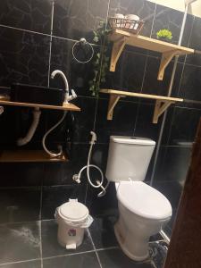 a bathroom with a toilet and a bidet at Pousada Berro do Bode in Cabaceiras +33 photos