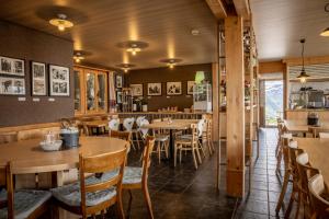 a dining room with wooden tables and chairs at Tällihütte in Gadmen