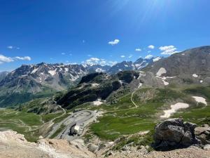 a mountain view of a road in the mountains at Beau Refuge du Galibier in Le Monêtier-les-Bains