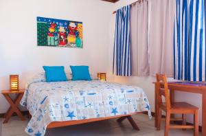 Łóżko lub łóżka w pokoju w obiekcie Hotel Los Corales