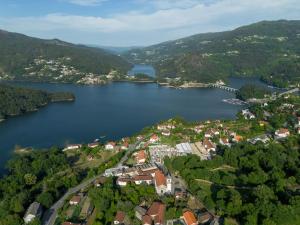 an aerial view of a town and a lake at Terreiro da Serra in Rio Caldo