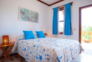 Łóżko lub łóżka w pokoju w obiekcie Hotel Los Corales
