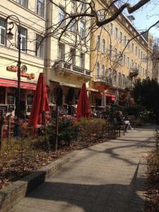 Photo de la galerie de l'établissement Standard Apartment by Hi5-Liszt Ferenc Square, à Budapest