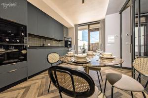 a dining room with a table and chairs in a kitchen at La Cepa Apartamentos in Alhama de Granada