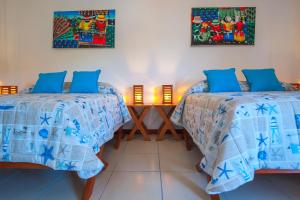 Łóżko lub łóżka w pokoju w obiekcie Hotel Los Corales