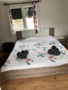 a bed with two stuffed teddy bears on it at Villa ADUSHI Nashec in Prizren