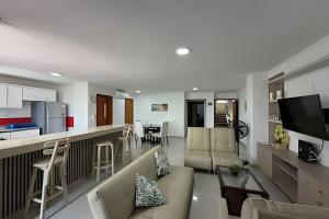 a living room with a couch and a table and a kitchen at Soberana del Mar by Colproperty Management in Santa Marta