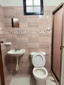 a bathroom with a toilet and a sink at Cabaña destino 11 in Mérida