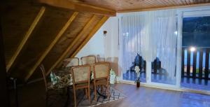 a dining room with a table and chairs and a window at Villa sul lago in Jajce
