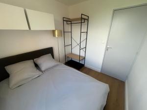 a bedroom with a white bed and a mirror at Magnifique appartement à Fréjus in Fréjus +13 photos