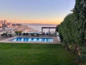a swimming pool with a view of the ocean at Hotel Camino del Alto Reñaca in Viña del Mar