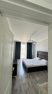 a large bedroom with a bed and a window at Astara Villa Kiraye in Astara