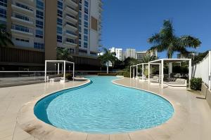 a swimming pool in the middle of a building at Ocean Club by Colproperty Management in Playa Bello Horizonte