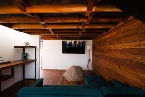 a living room with a blue couch and a wall at Primario Hotel Boutique in Ensenada