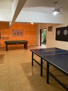 a ping pong table in a room with a ping pong ball at Refugio e Fortaleza in Ubatuba