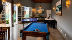 a room with a pool table in the middle of it at Paúba Beach Hotel in Pauba