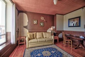 a living room with a couch and a table at The Peak at Centralia Square - Self Check-In Hotel in Centralia