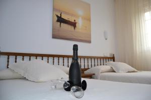 Posteľ alebo postele v izbe v ubytovaní Hostal Pereiriña