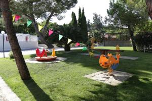 Otroško igrišče poleg nastanitve Green Garden Village
